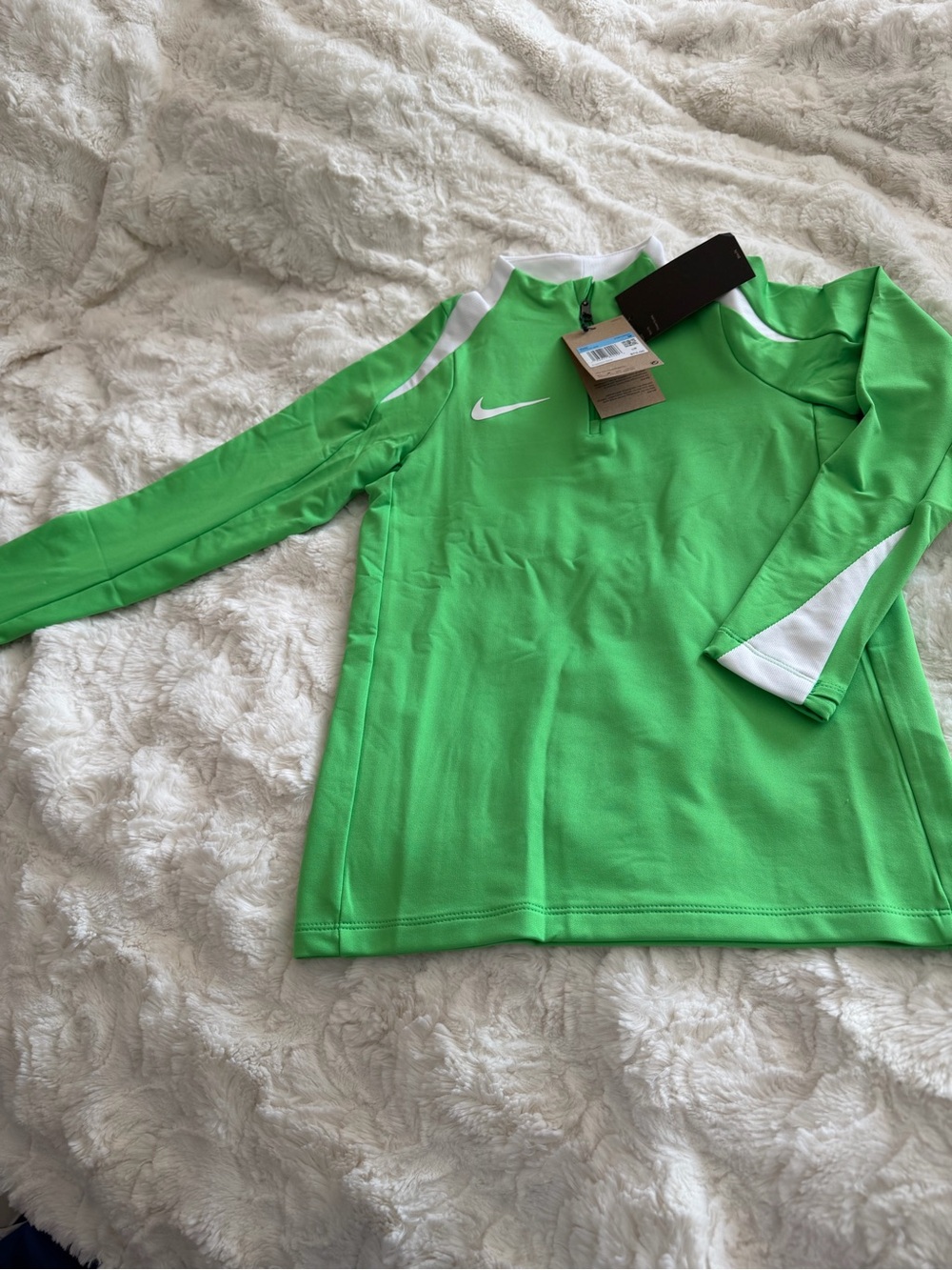 NWT Nike Kids Green Long-Sleeve Soccer Top with White Accents size M
